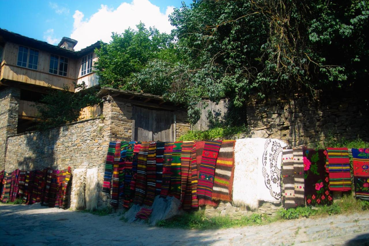 Family Hotel Byalata Kashta Kovacevica Exterior photo
