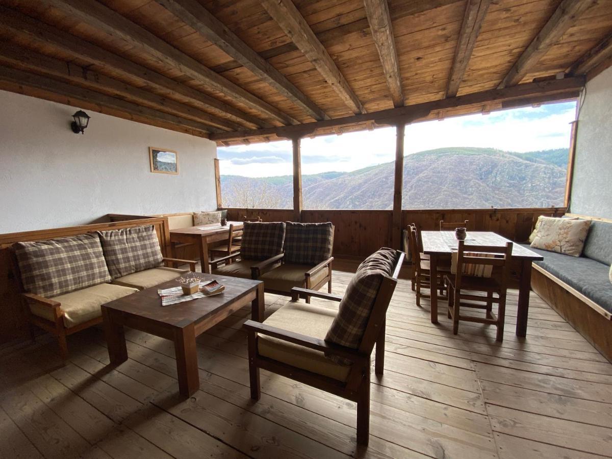 Family Hotel Byalata Kashta Kovacevica Exterior photo