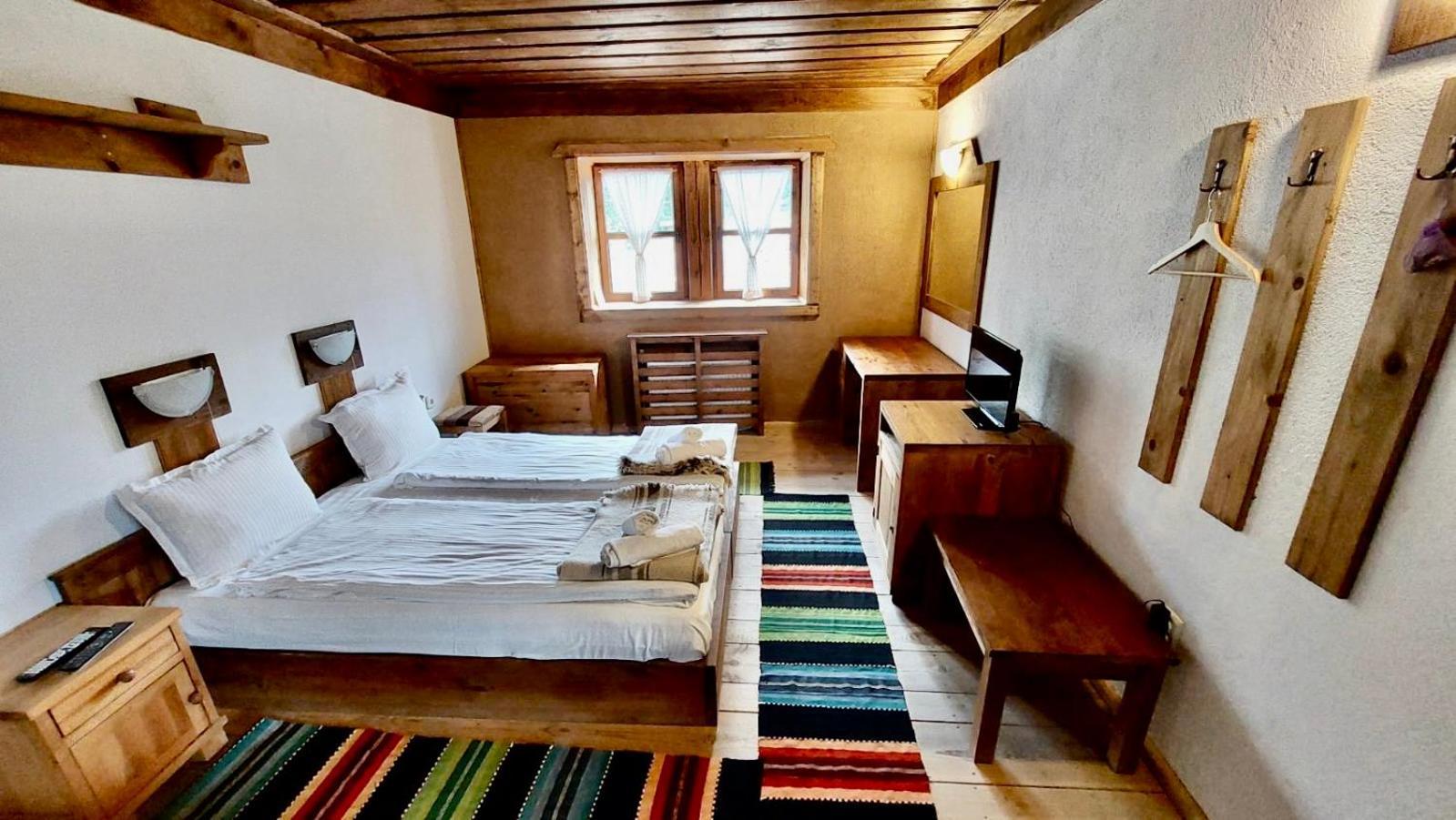 Family Hotel Byalata Kashta Kovacevica Exterior photo