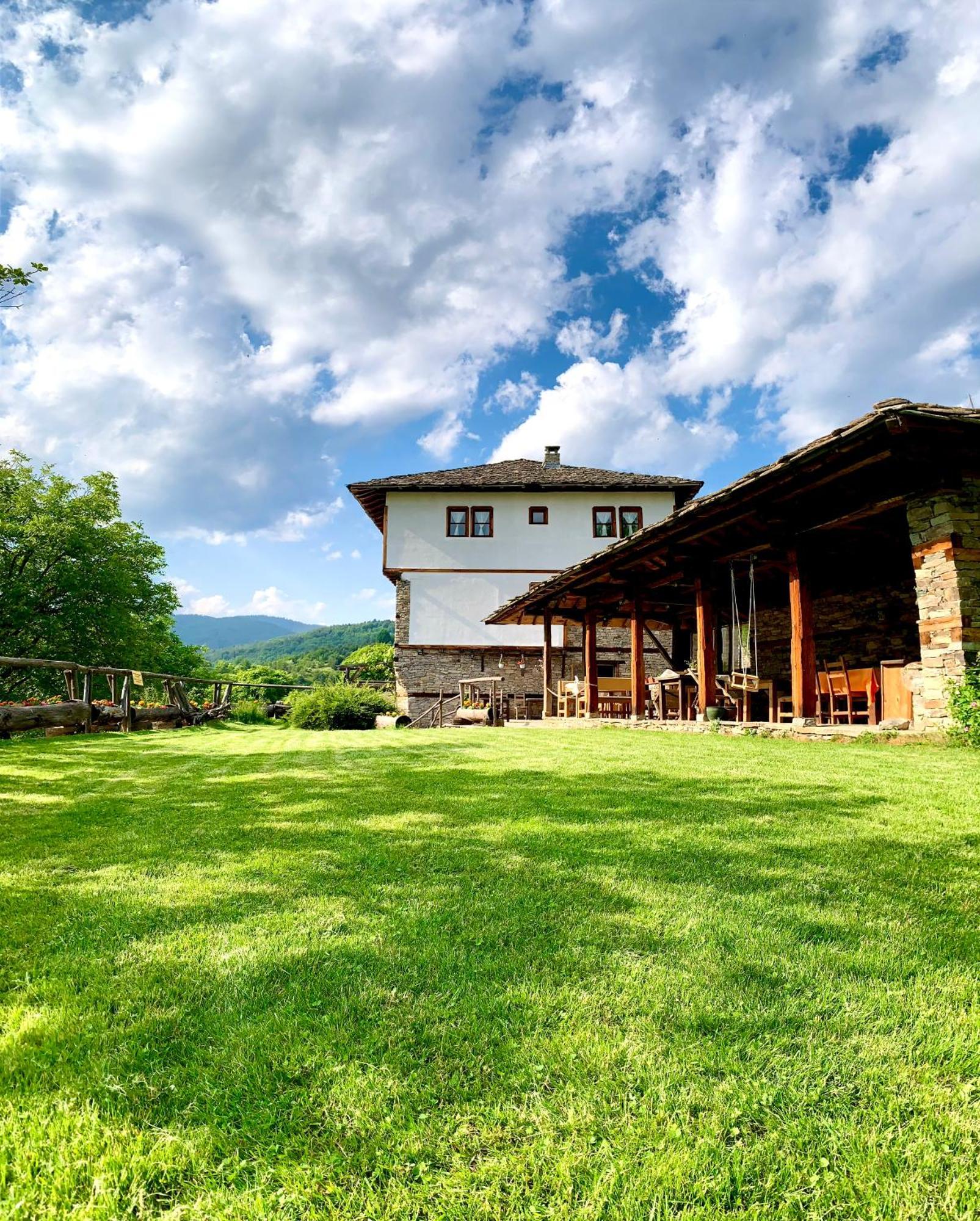 Family Hotel Byalata Kashta Kovacevica Exterior photo