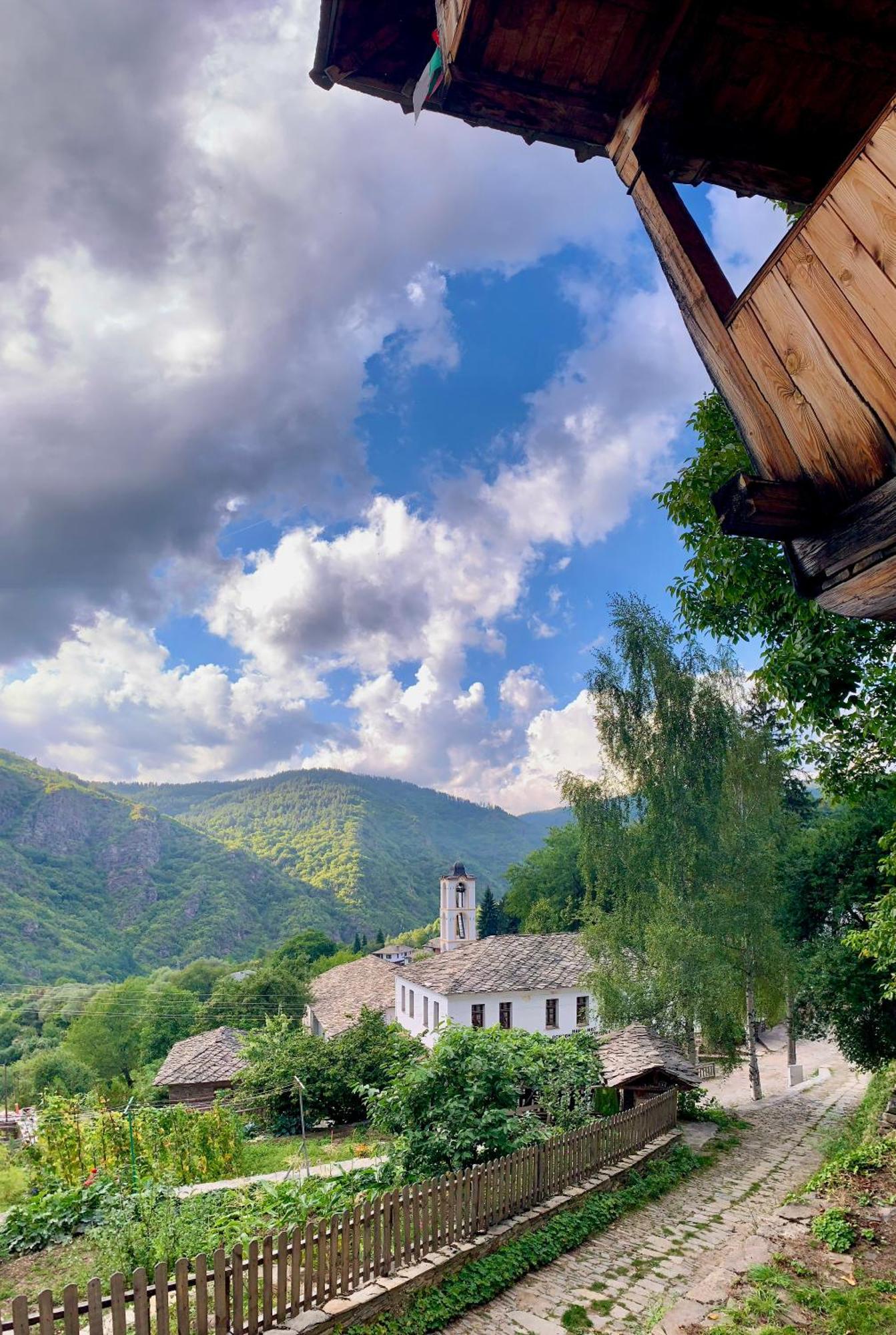Family Hotel Byalata Kashta Kovacevica Exterior photo