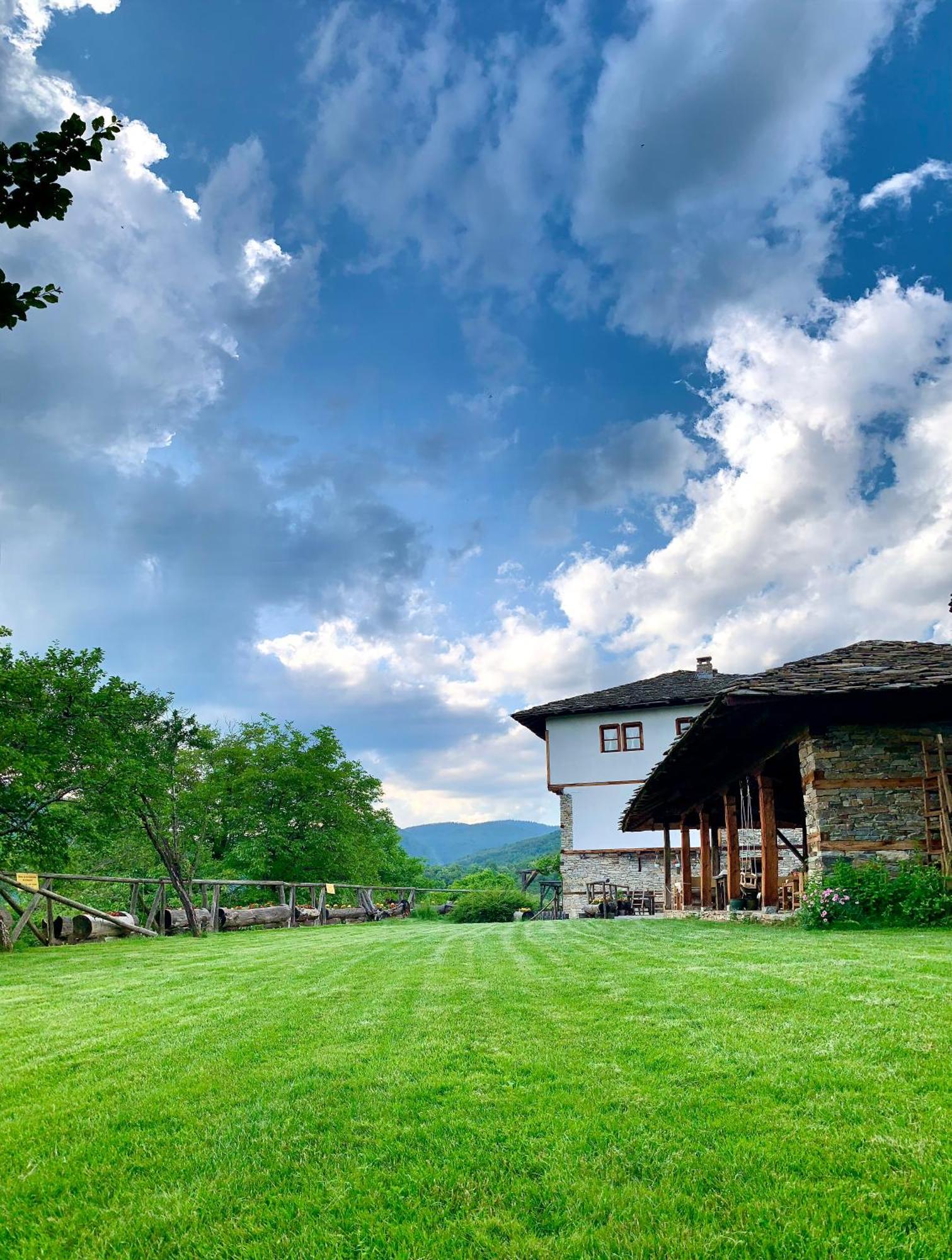 Family Hotel Byalata Kashta Kovacevica Exterior photo